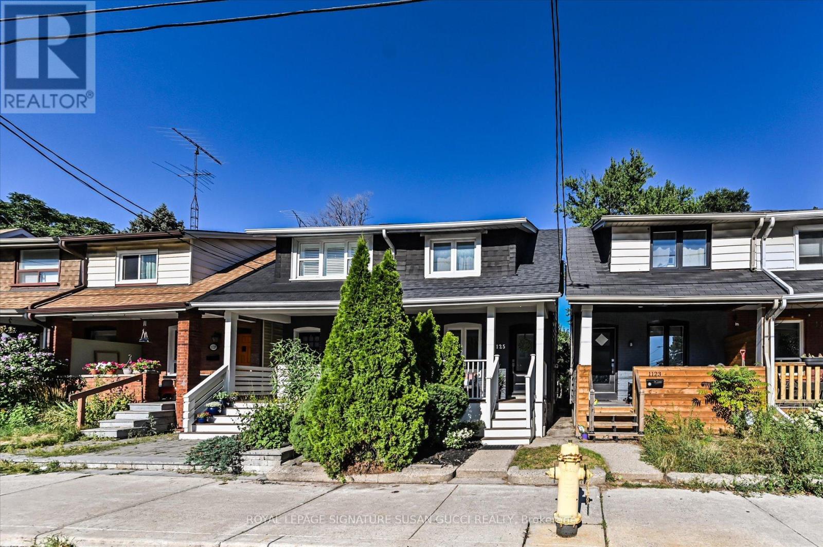 1125 Woodbine Ave, Toronto, ON M4C 4C6