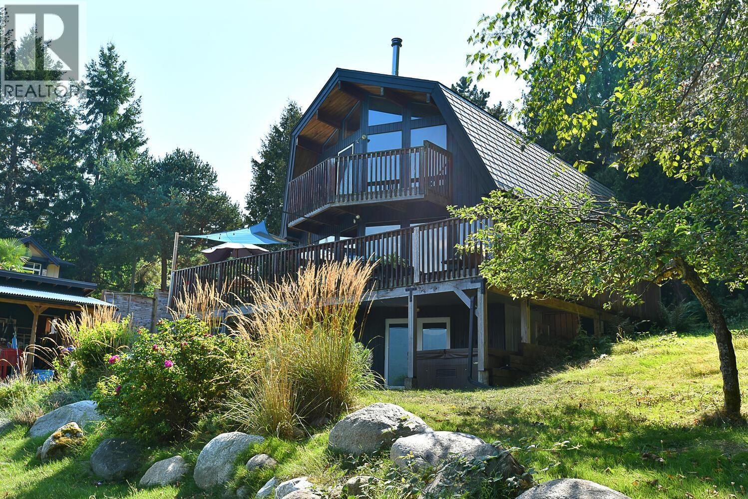 6318 N Gale Ave, Sechelt, BC V7Z 0P8