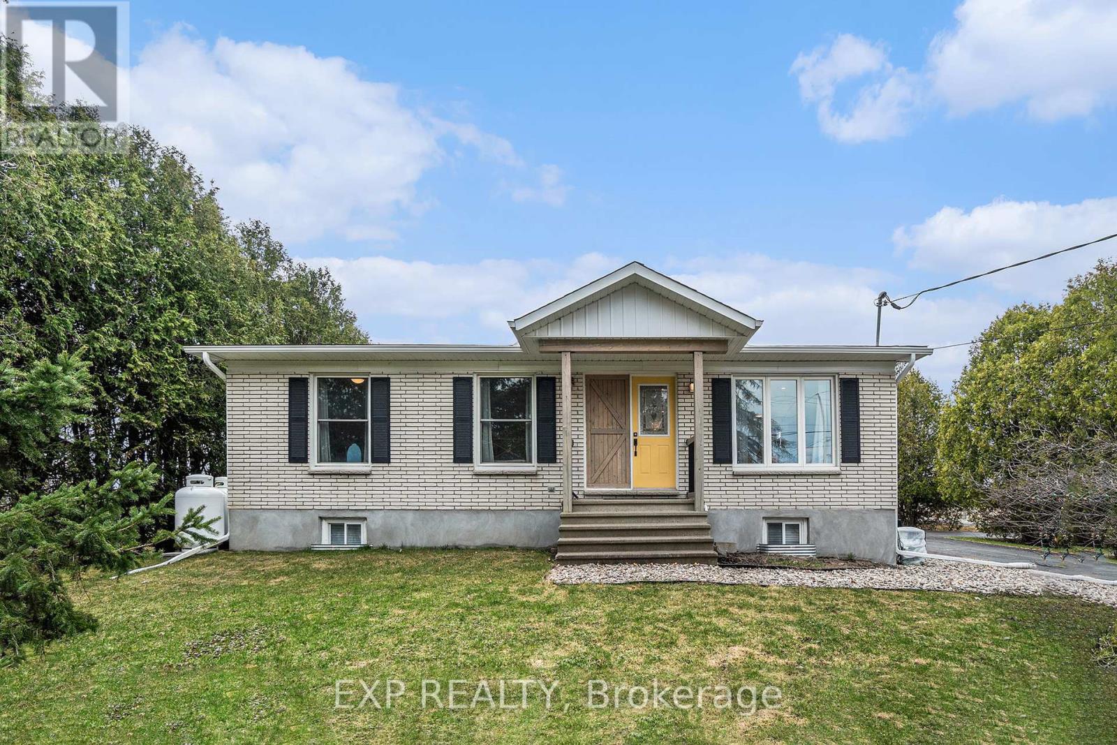 2462 Dunning Rd, Ottawa, ON K0A 3E0