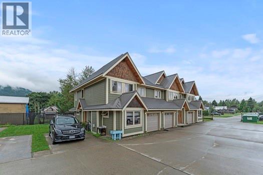 700 Center Street Unit 3, Revelstoke, BC V0E 2S0