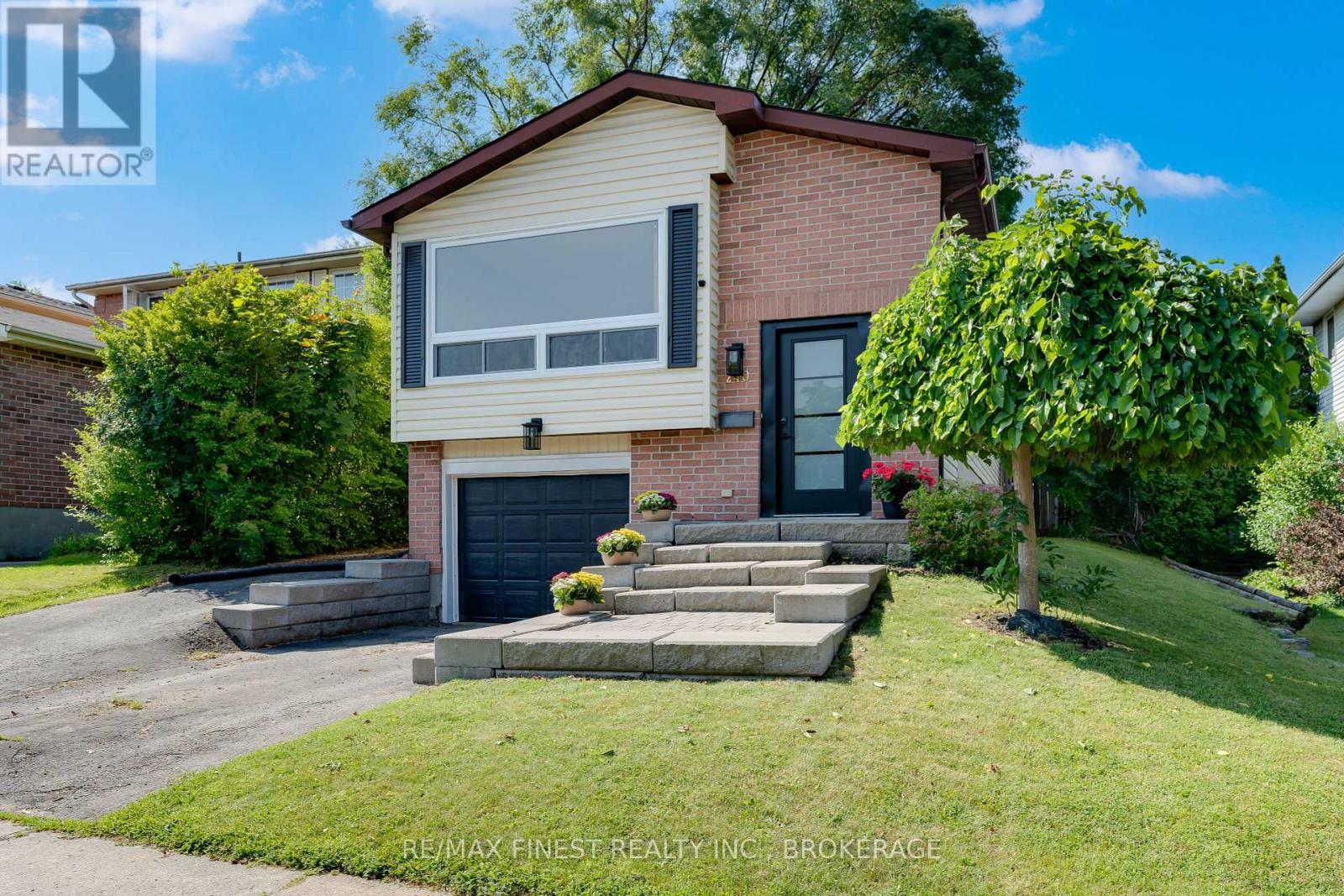240 Old Quarry Rd, Kingston, ON K7M 7L2