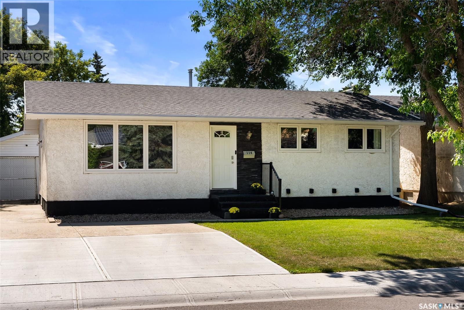 114 Mackenzie Cres, Regina, SK S4N 5G5
