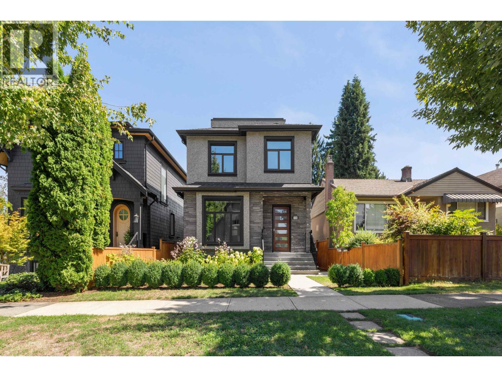 5318 Prince Edward St, Vancouver, BC V5W 2X6