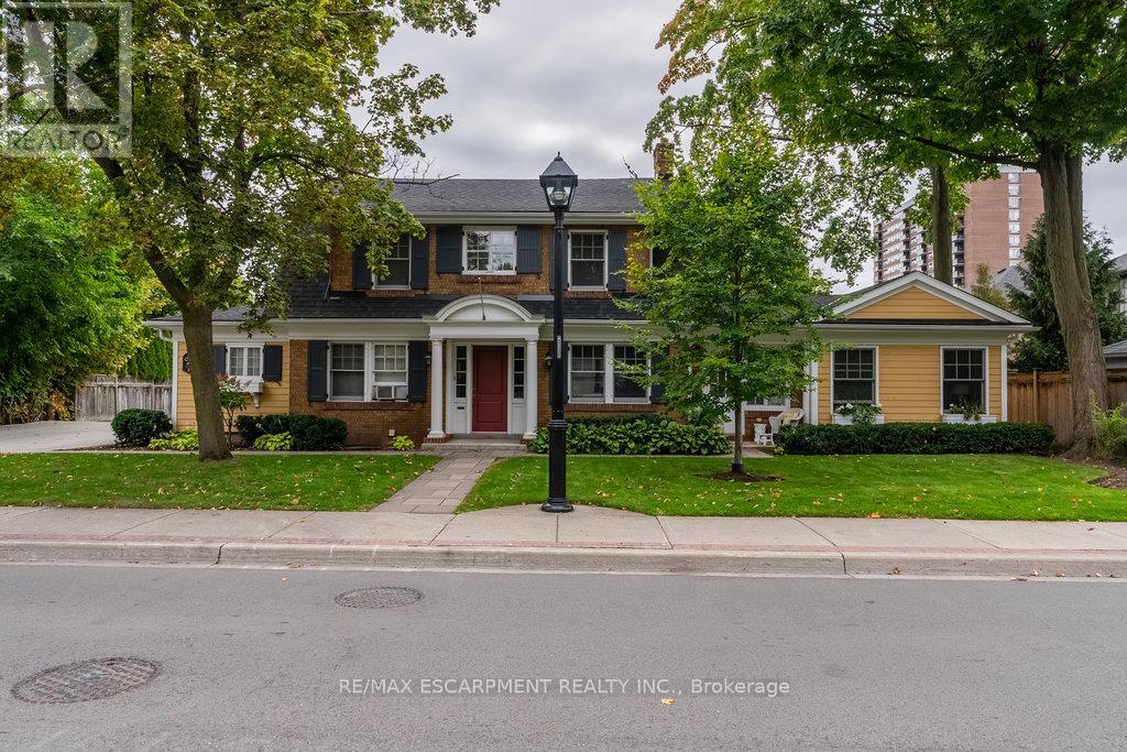 2080 Caroline St, Burlington, ON L7R 1L5