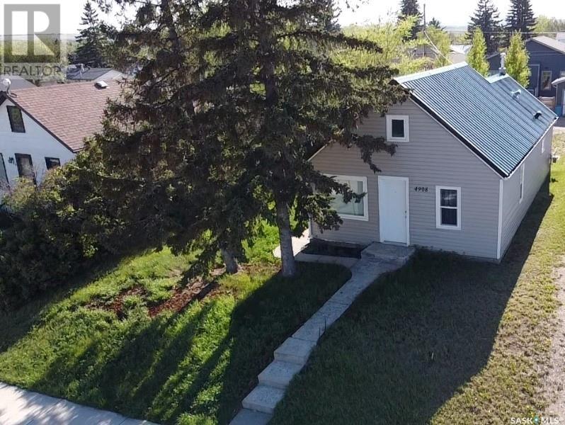4908 Leader St, Macklin, SK S0L 2C0