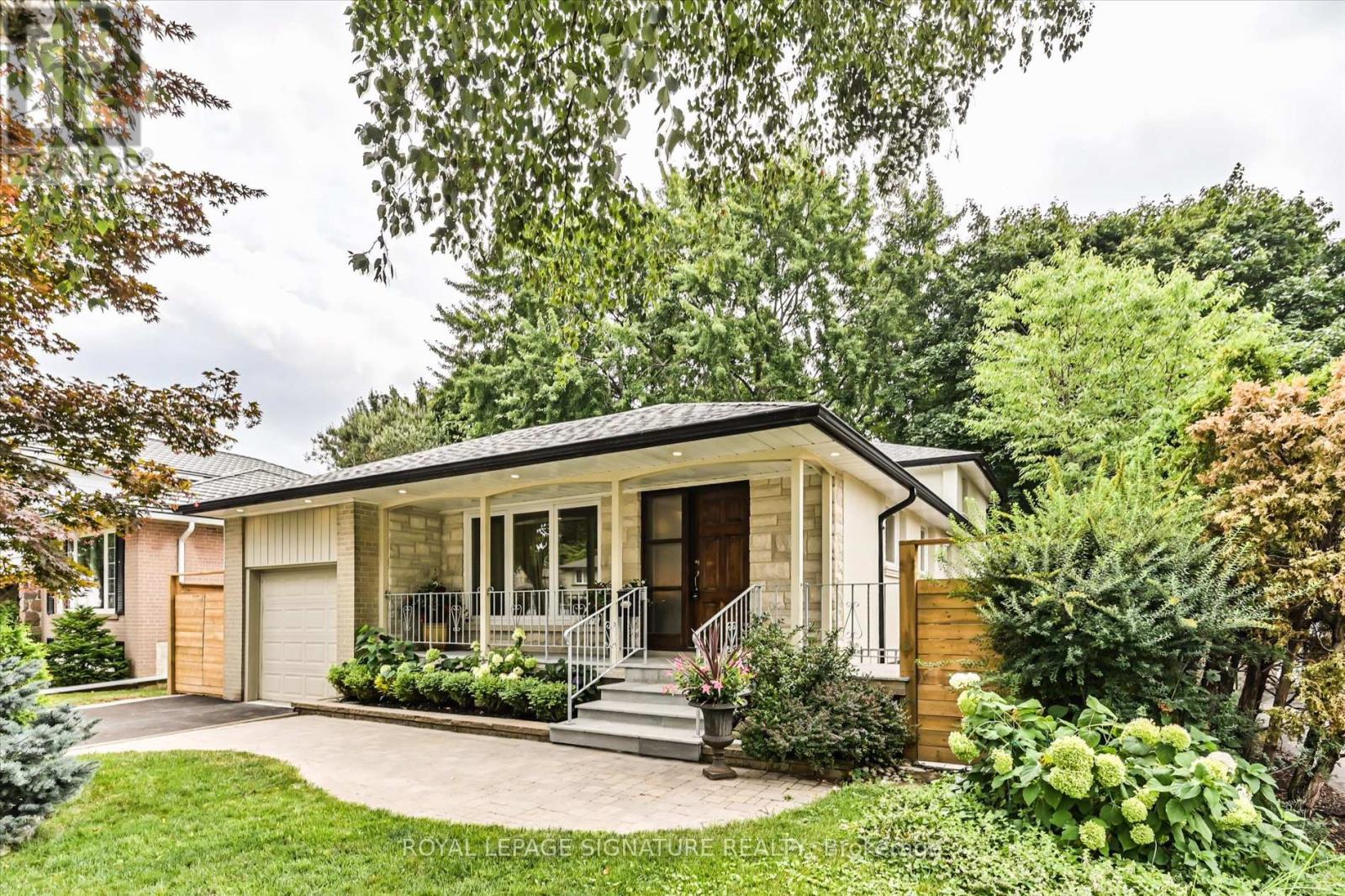 113 Carsbrooke Rd, Toronto Etobicoke West Mall, ON M9C 3C9