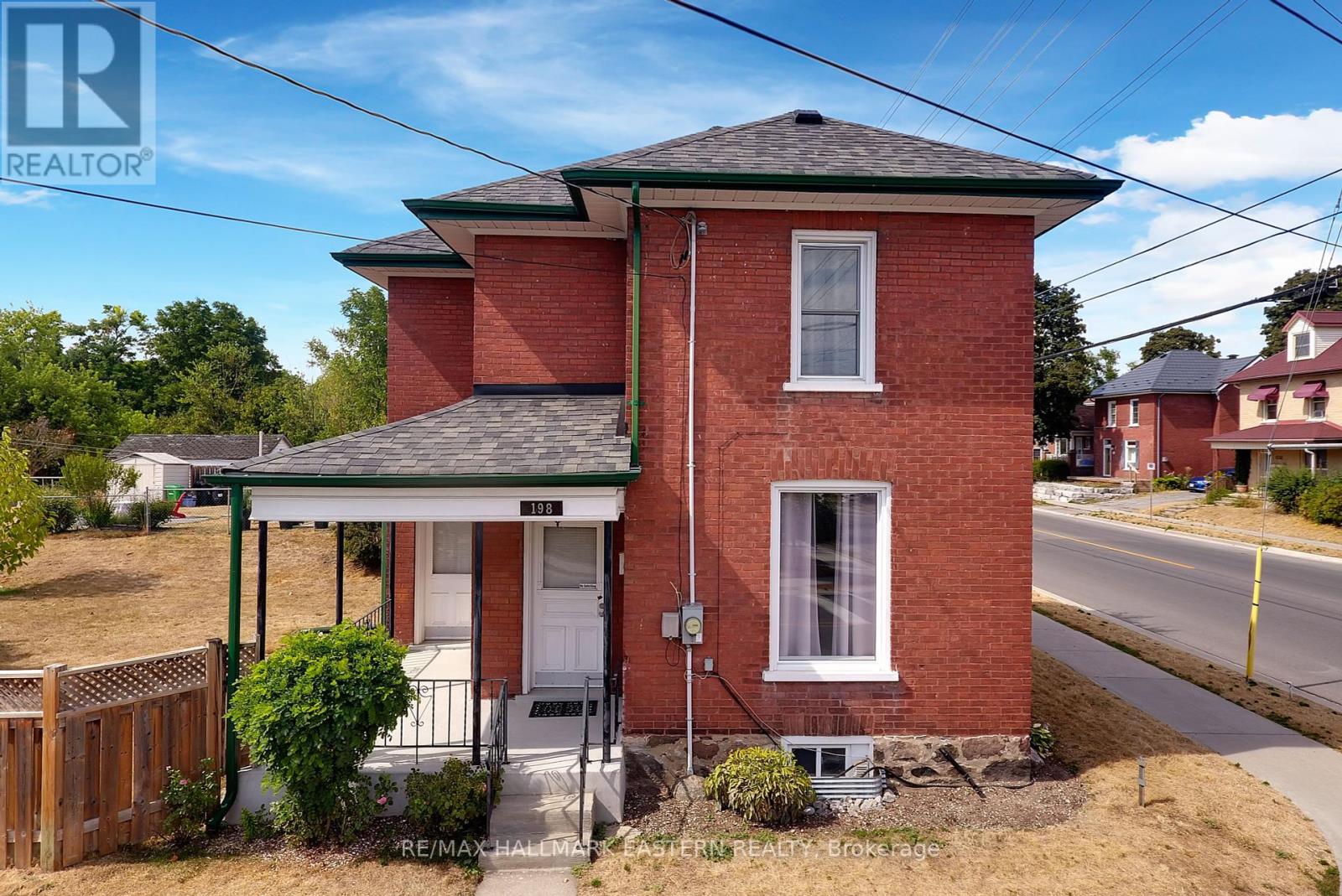 198 Hazlitt St Ward 4 St, Peterborough, ON K9H 1L7