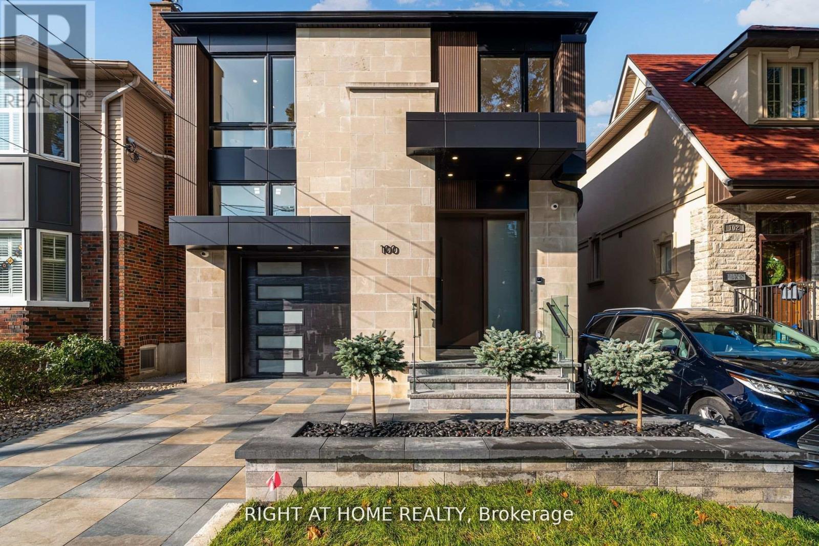 100 Glenvale Blvd, Toronto, ON M4G 2V9