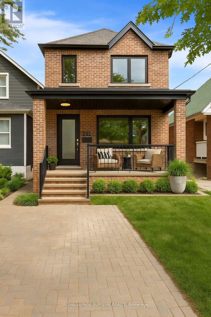 24 York Ave, Toronto Mount Dennis, ON M6N 2V2
