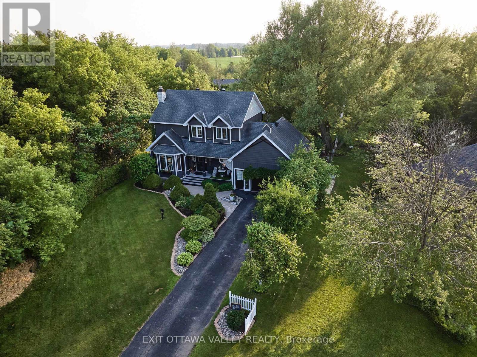 15 Hume St, Whitewater Region, ON K0J 1C0