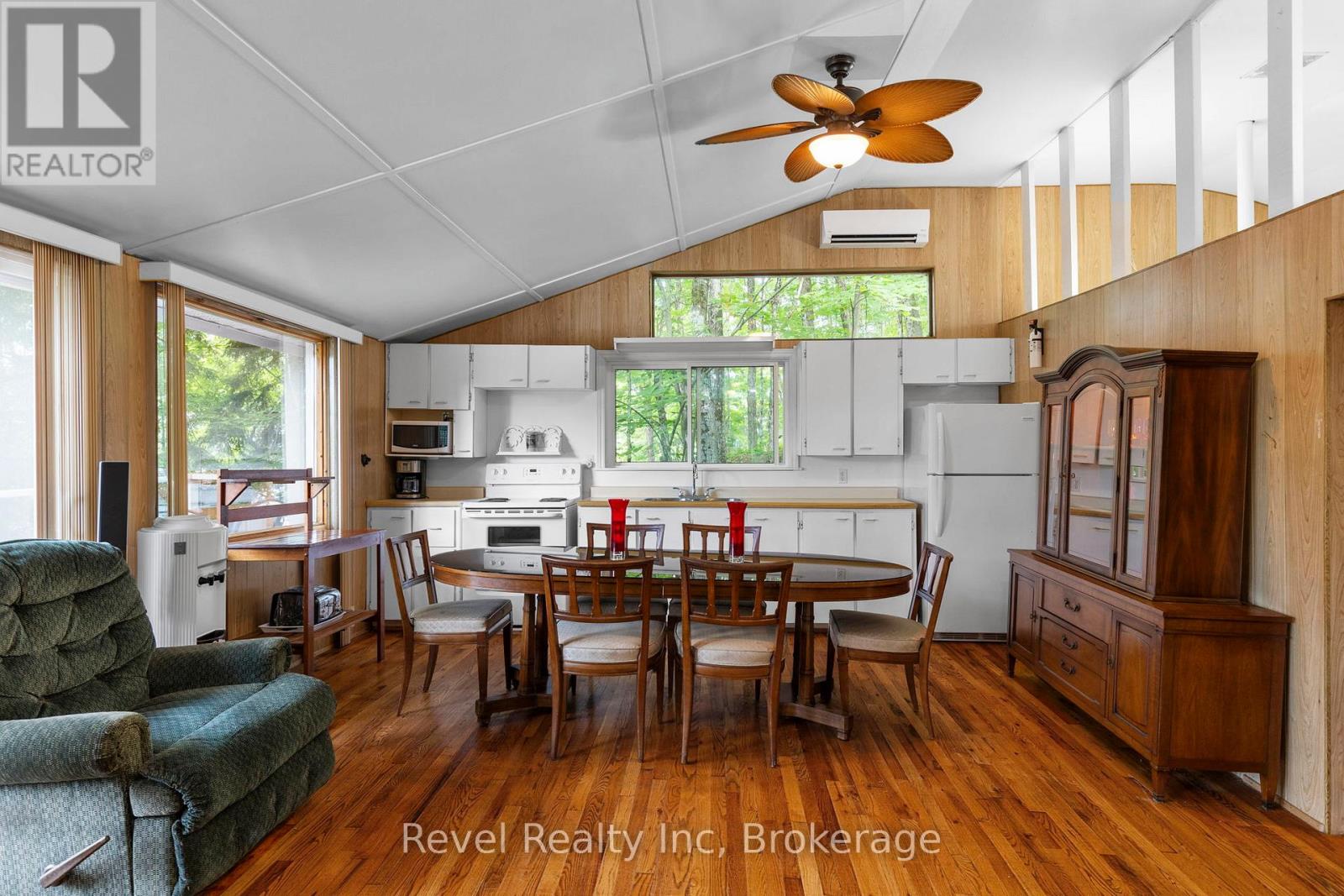1096 Cowan Park Rd, Muskoka Lakes, ON P0B 1M0