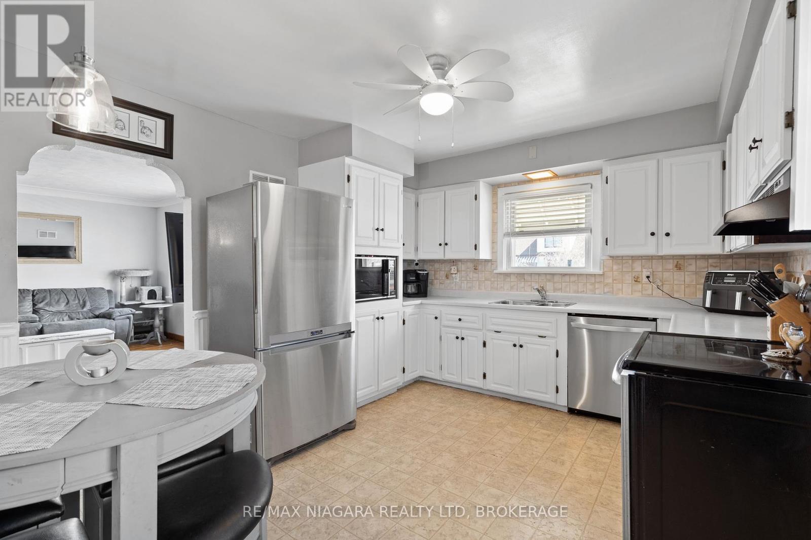 201 Knoll St, Port Colborne, ON L3K 5B4
