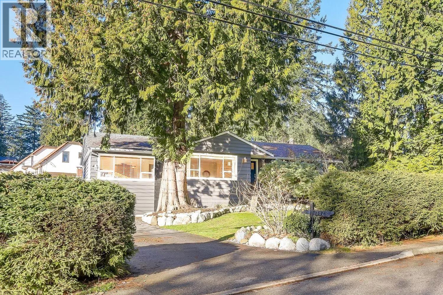 3129 Princess Ave, North Vancouver, BC V7N 2E3