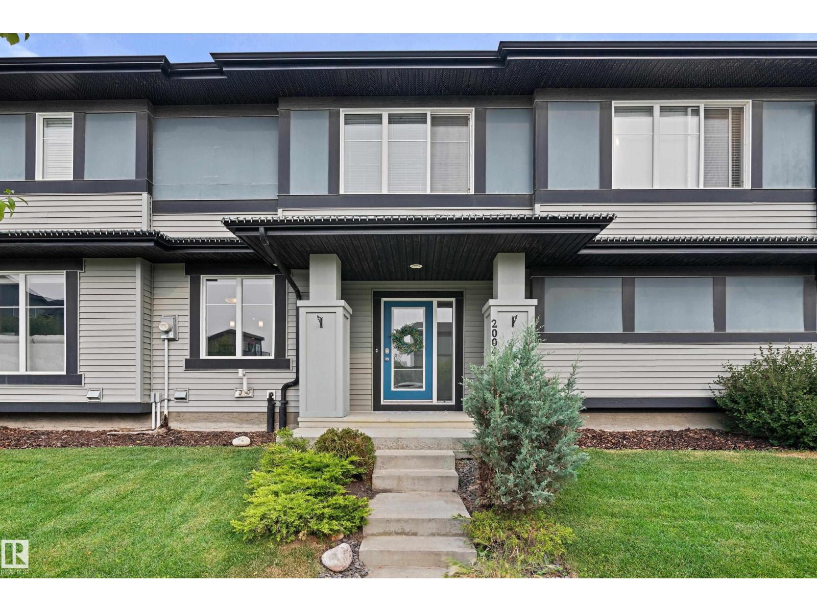 2004 Price Ld SW, Edmonton, AB T6W 3P9