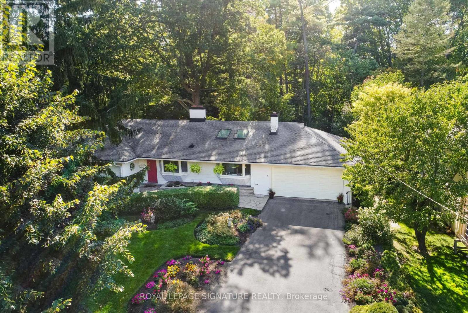284 Woodland Dr, Oakville, ON L6J 4W5