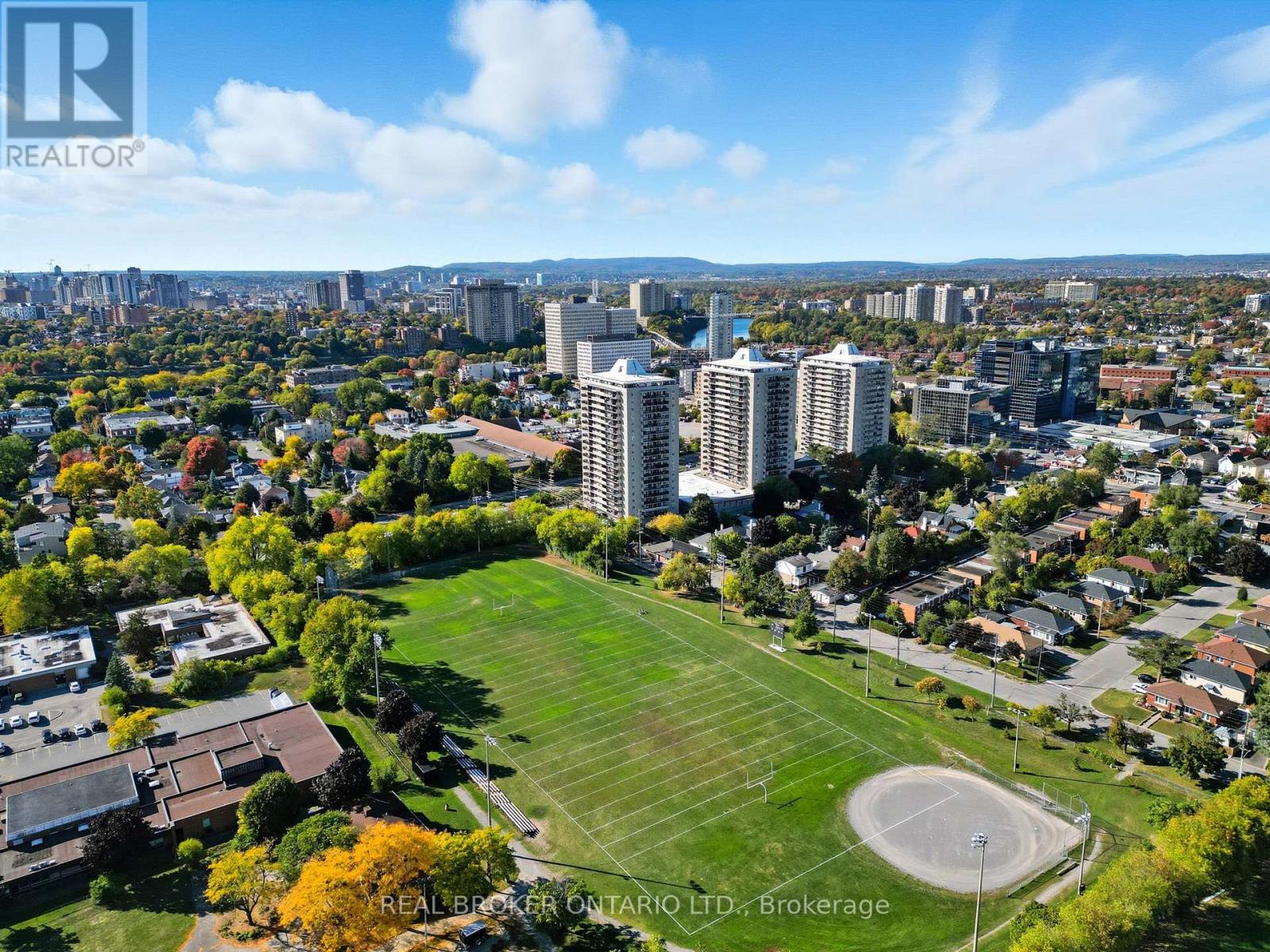 907 158c Mcarthur Ave, Ottawa, ON K1L 8E7