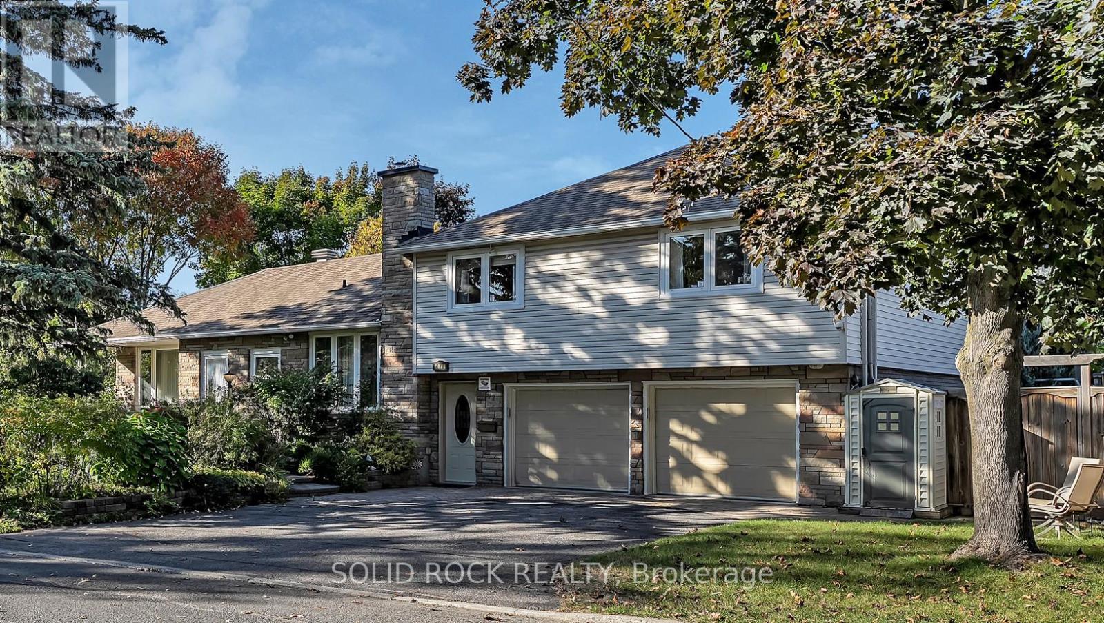 471 Tillbury Ave, Ottawa, ON K2A 0Y6