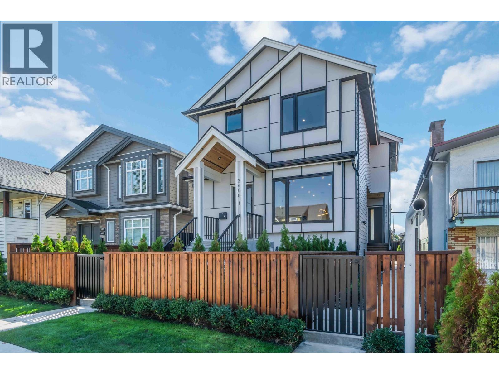 2658 Dundas Street Unit 2, Vancouver, BC V5K 1P9