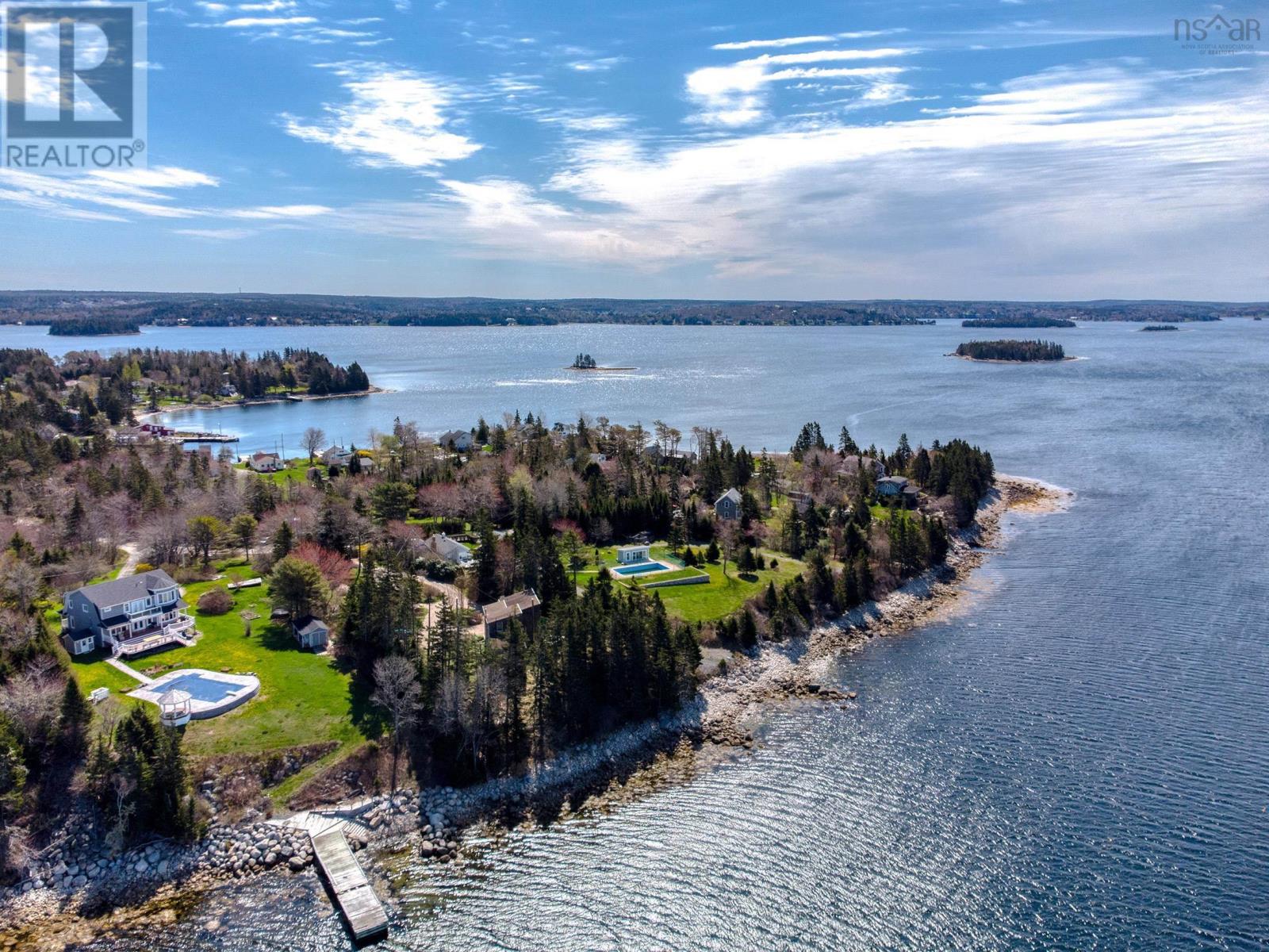 19 Stevens Rd, Boutiliers Point, NS B3Z 1T4