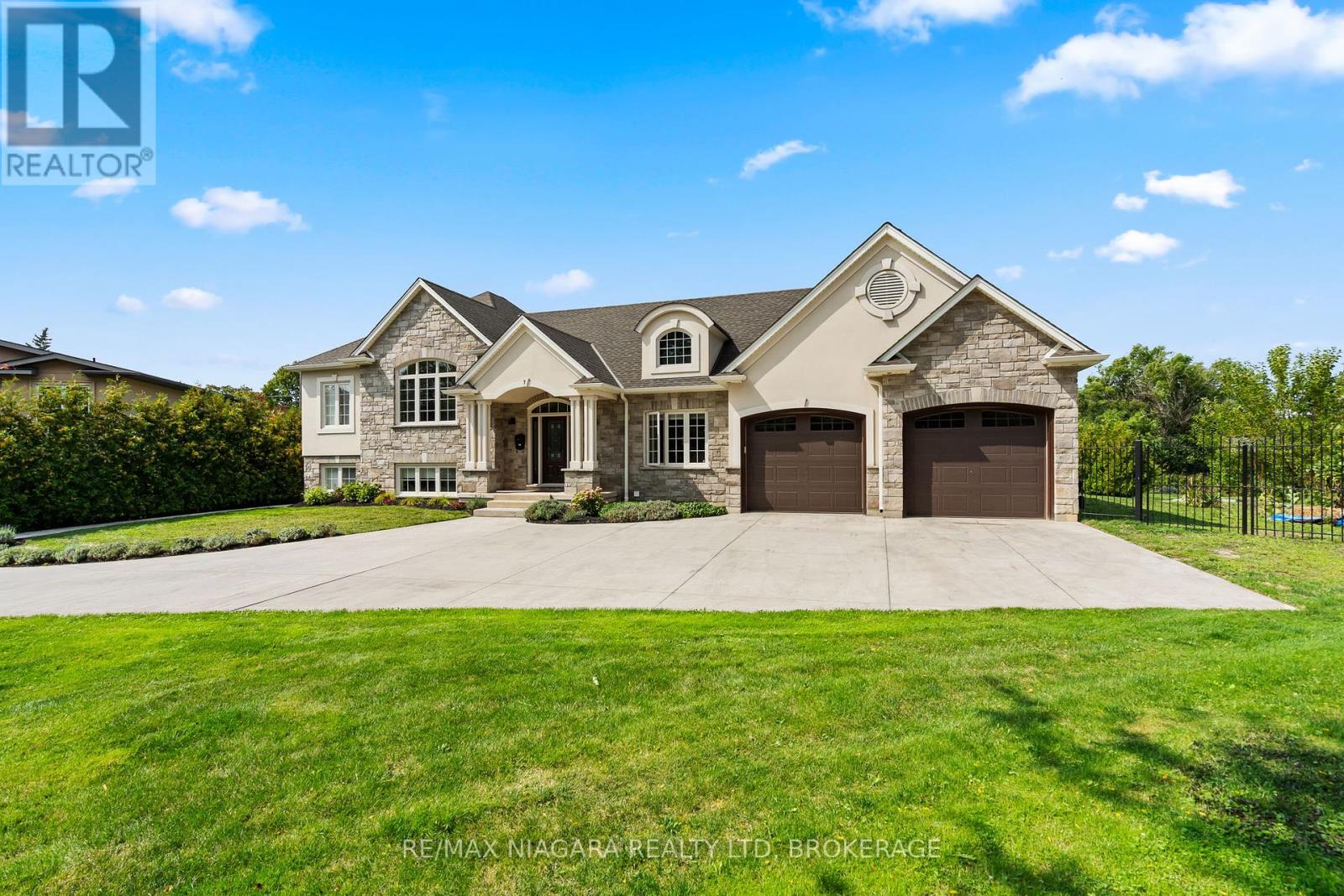 7 Parklane Cres, St. Catharines Glendaleglenridge, ON L2T 3T9