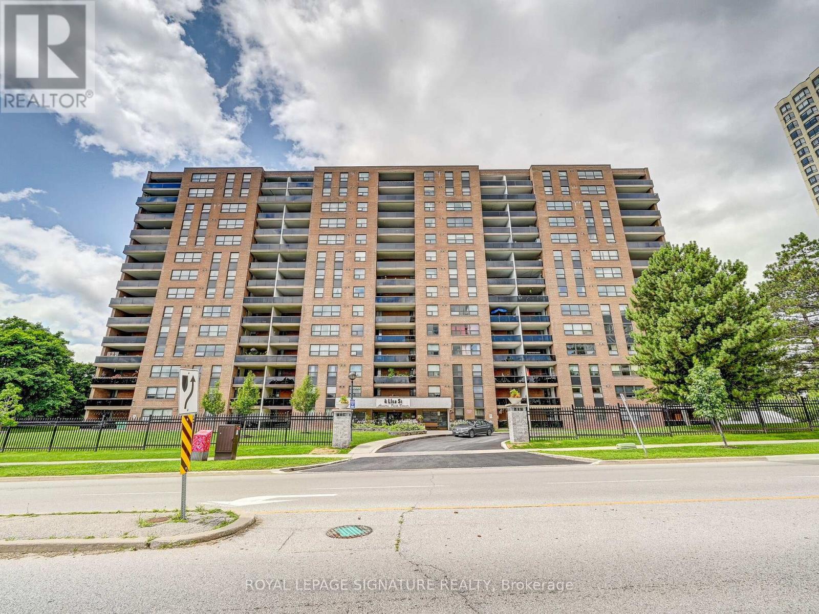 1411 4 Lisa St, Brampton, ON L6T 4B6