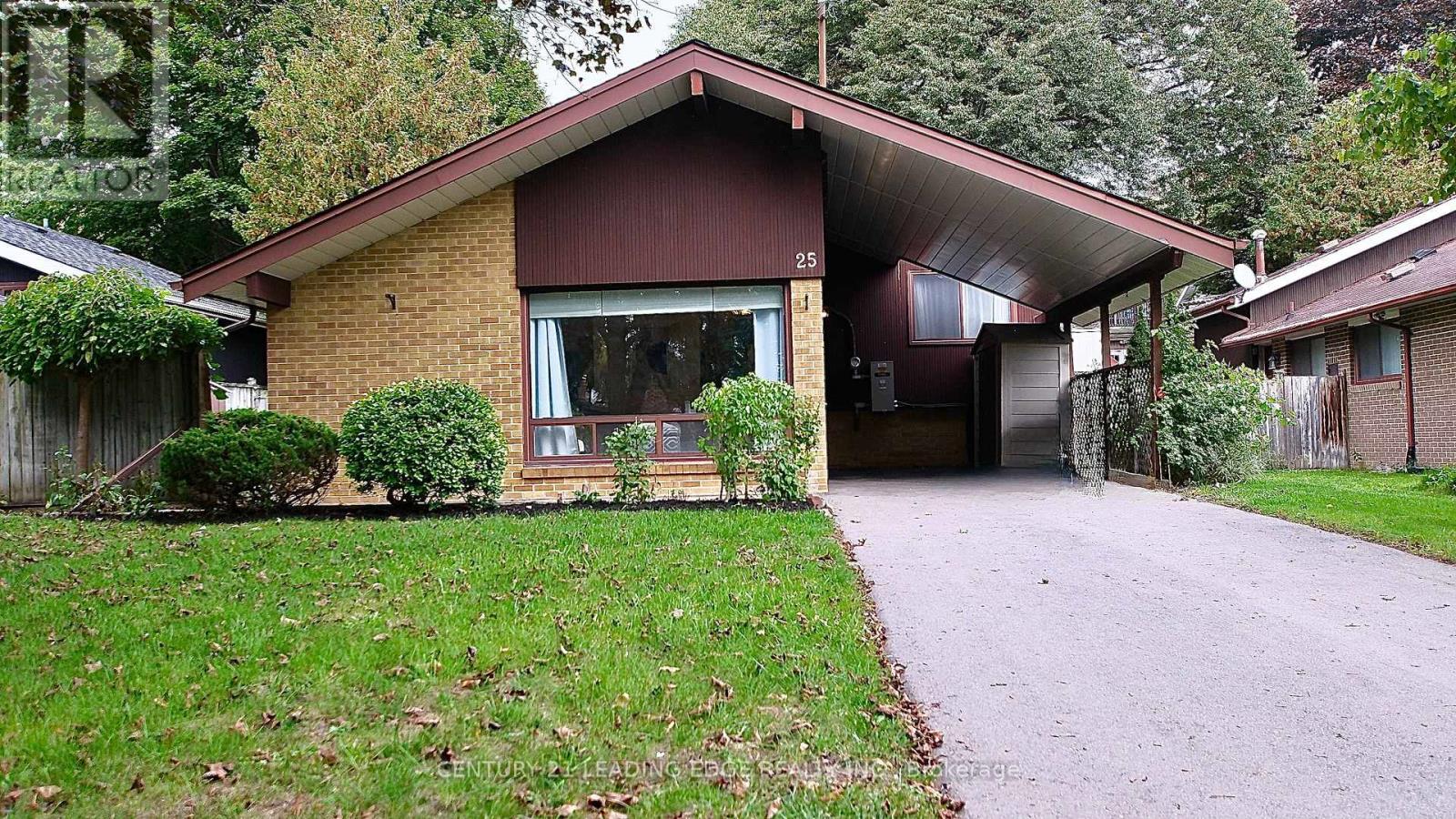 25 Oakley Blvd, Toronto, ON M1P 3P5