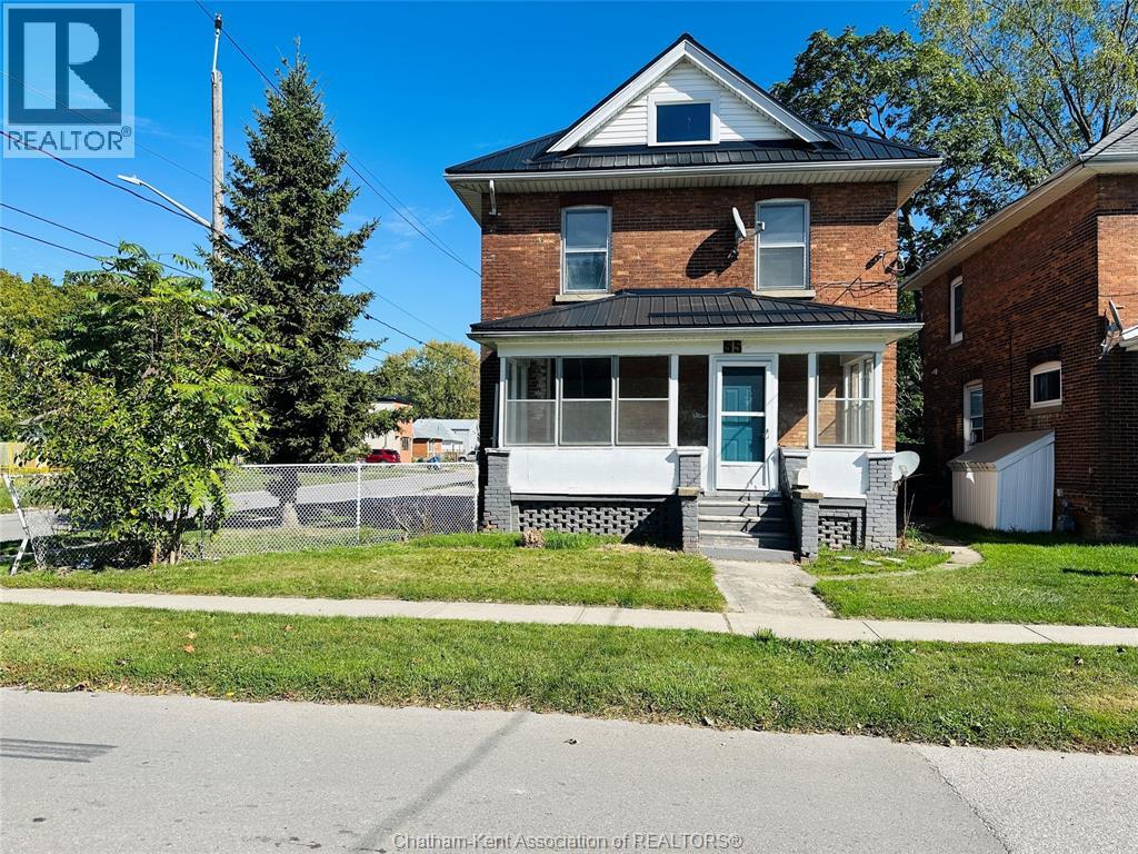 55 Prince St S, Chatham, ON N7M 4N8