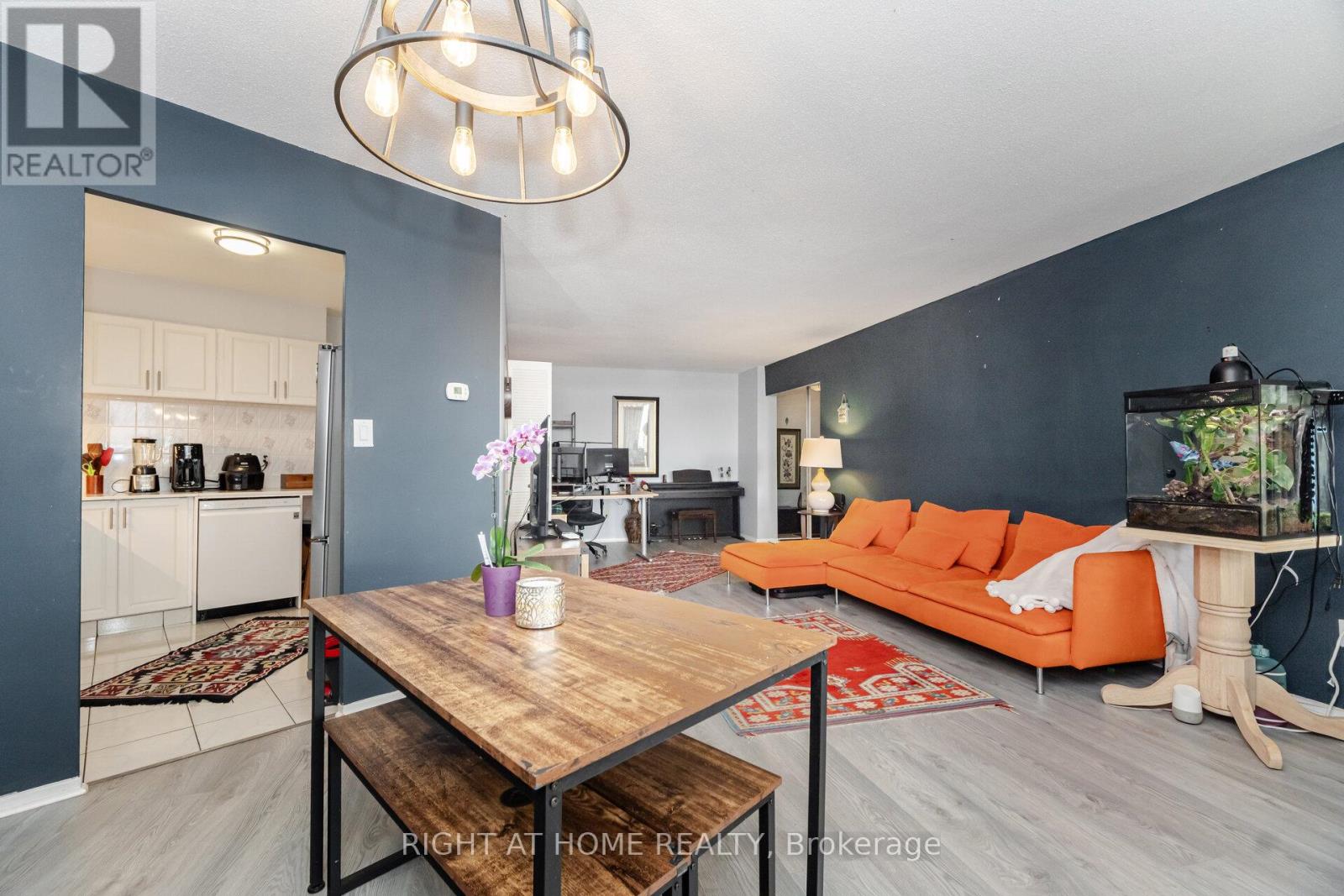 505 5 Vicora Linkway Way, Toronto, ON M3C 1A2
