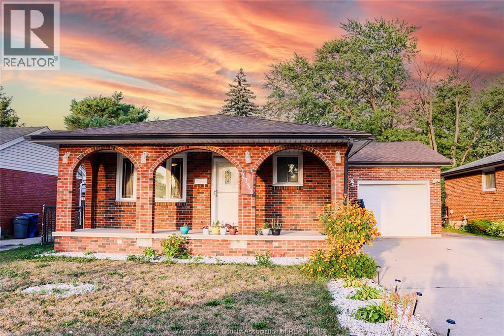 2732 Armstrong Ave, Windsor, ON N8T 2G4