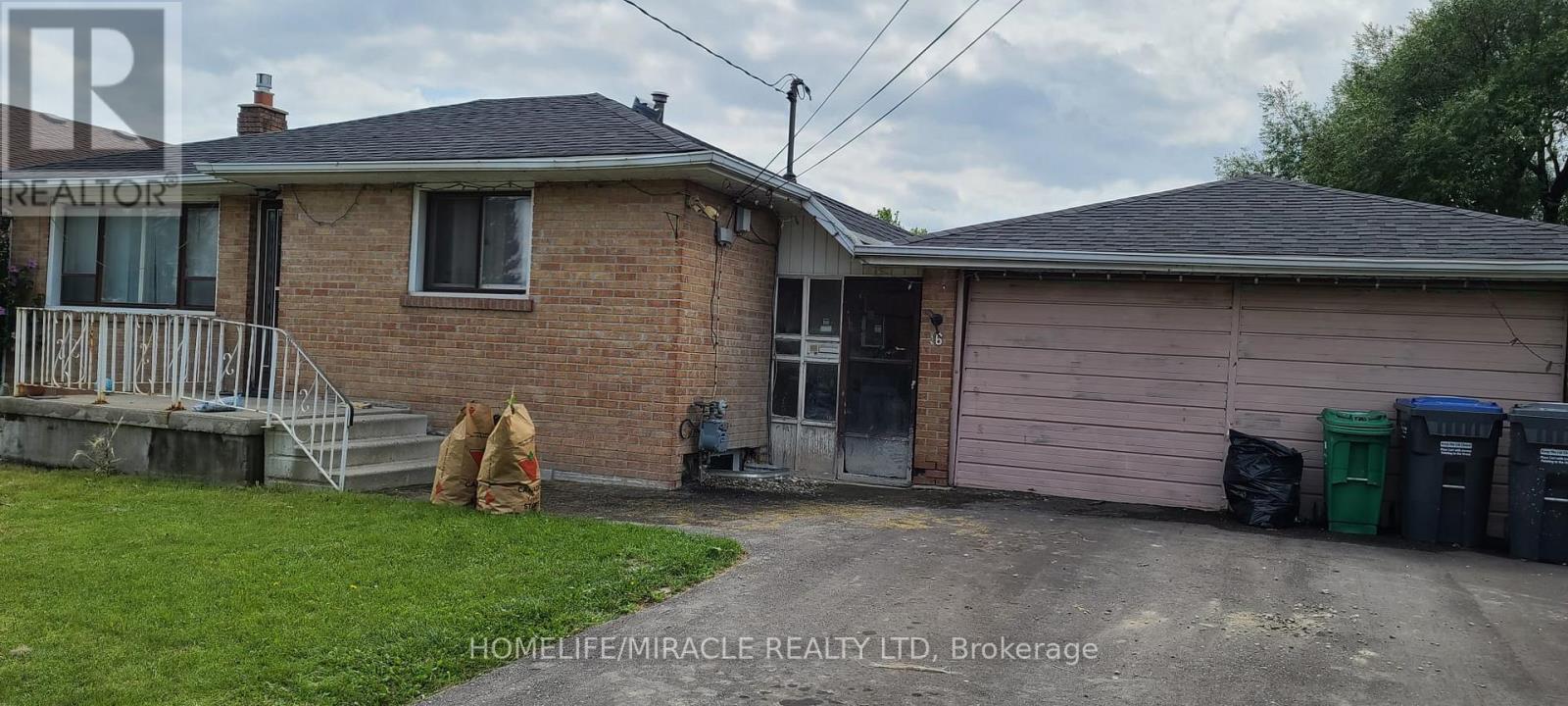16 Cattrick St, Mississauga, ON L4T 1H5