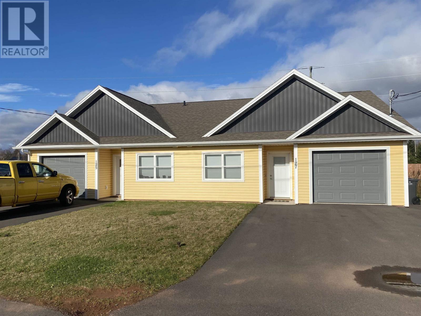 125 Oak Dr, Charlottetown, PE C1A 7Y8