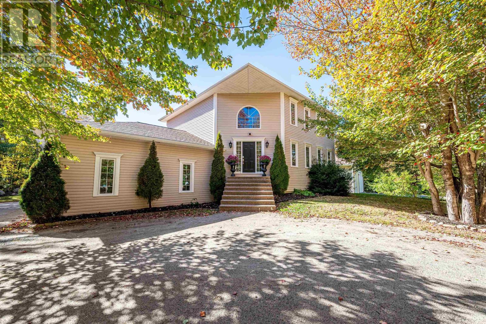 9 Haliburton Cres, Stillwater Lake, NS B3Z 1P1