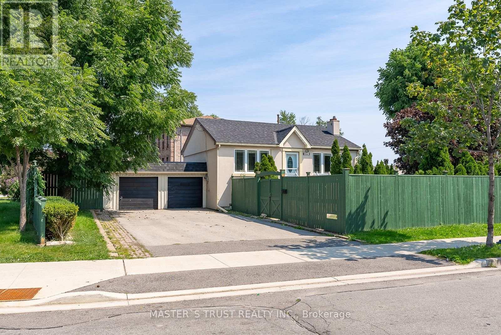 4061 Dufferin St, Toronto, ON M3H 5R7
