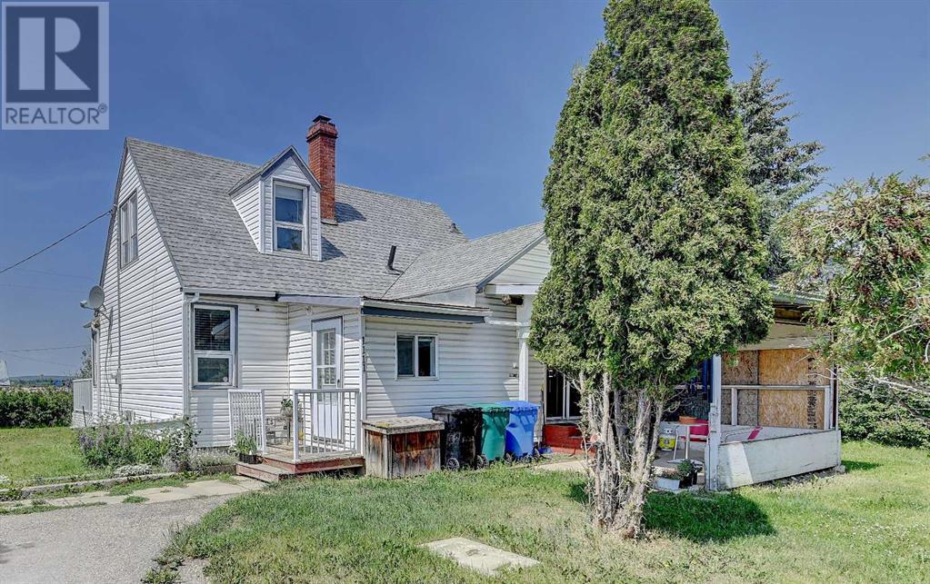 1111 7 Avenue, Beaverlodge, AB T0H 0C0