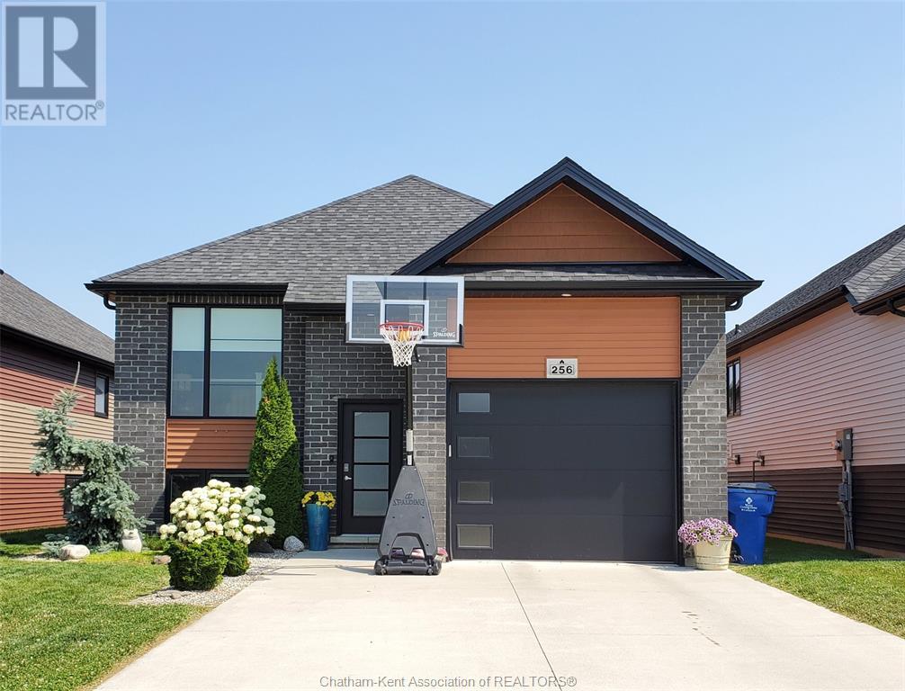 256 Moonstone Cres, Chatham-Kent, ON N7M 0S1