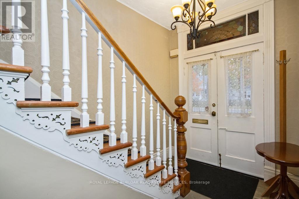 470 Nelson Ave, Burlington, ON L7S 1N4