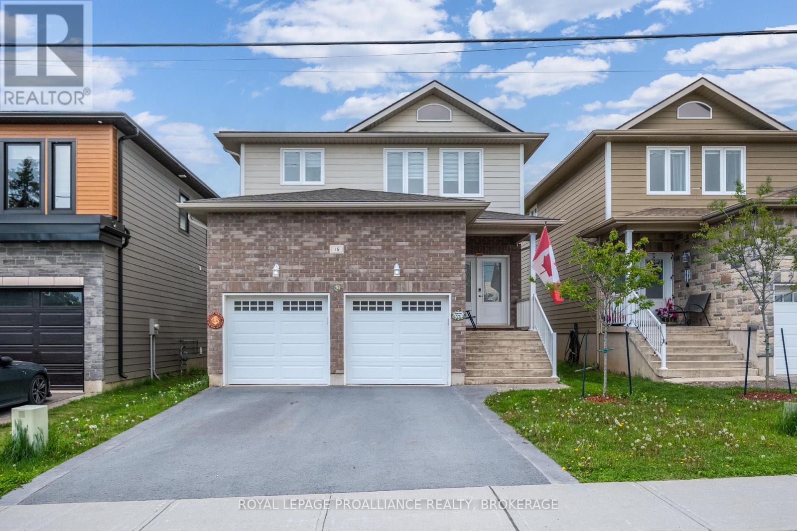 16 Park Cres, Loyalist Amherstview, ON K7N 0C2