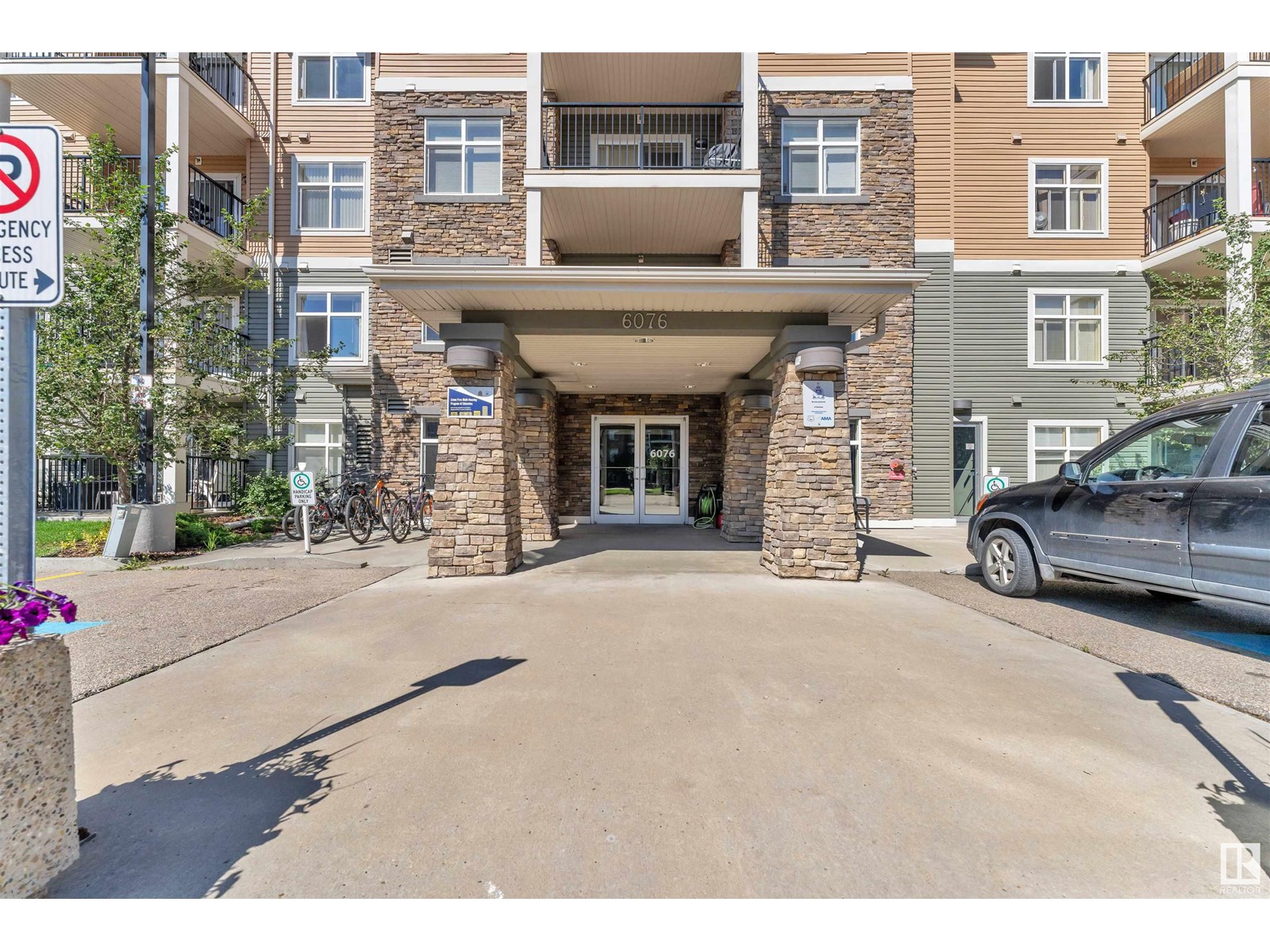 6076 Schonsee Way #228, Edmonton, AB T5Z 0K8
