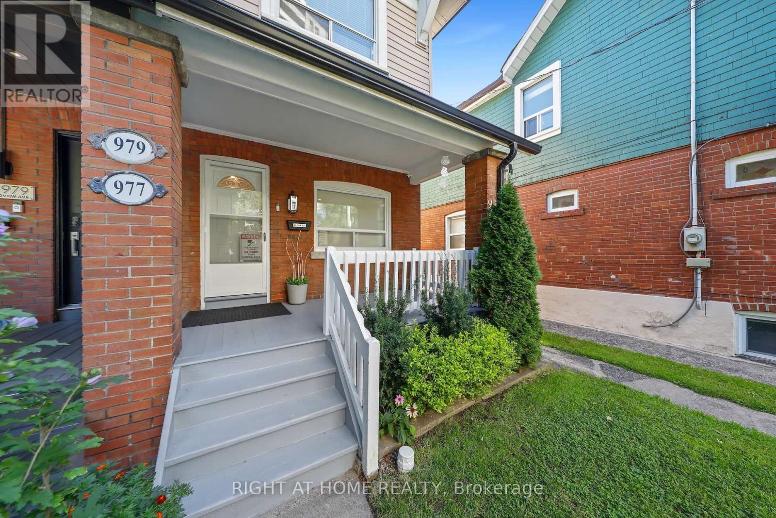977 Broadview Ave, Toronto, ON M4K 2R9