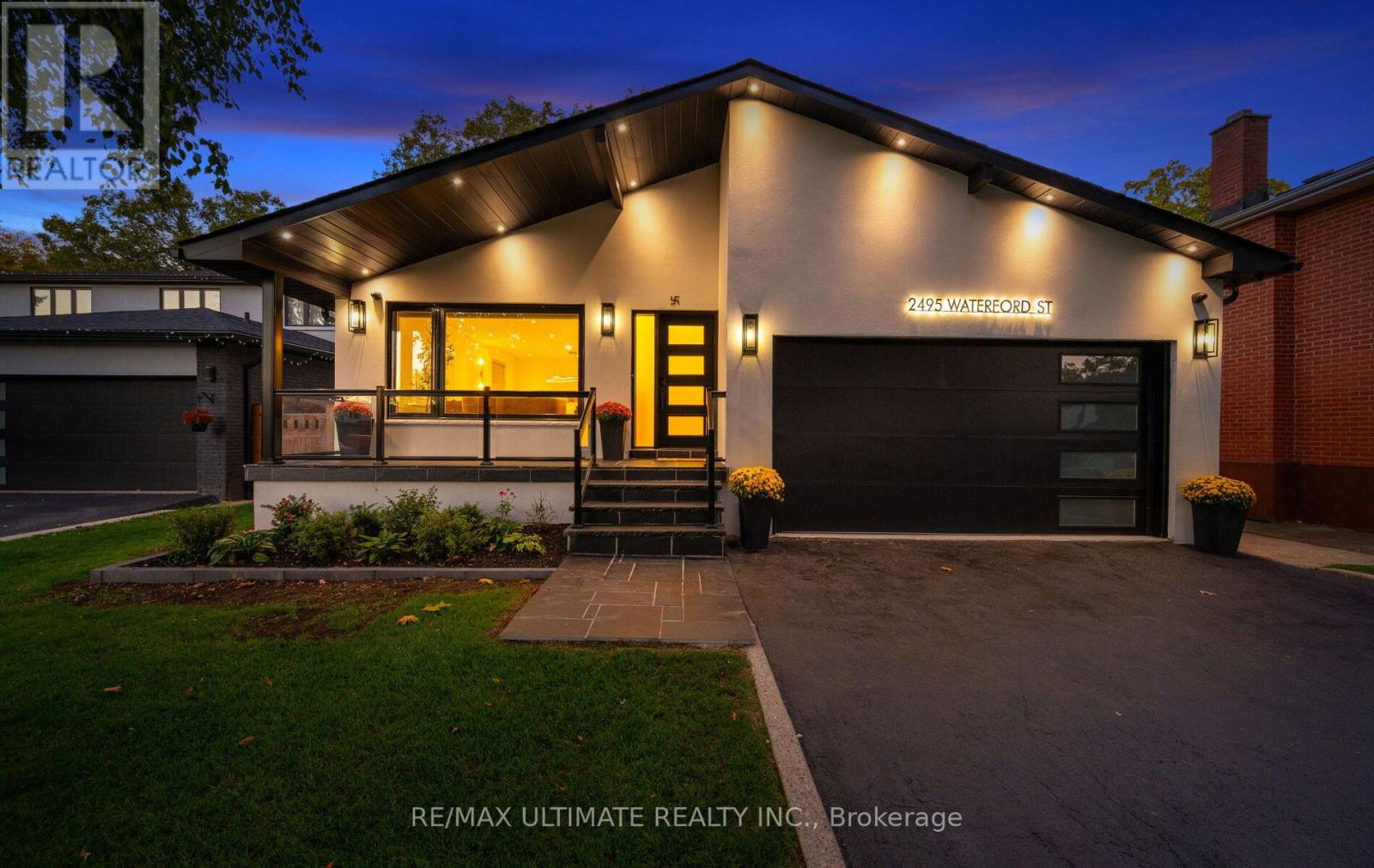 2495 Waterford St, Oakville, ON L6L 5E5
