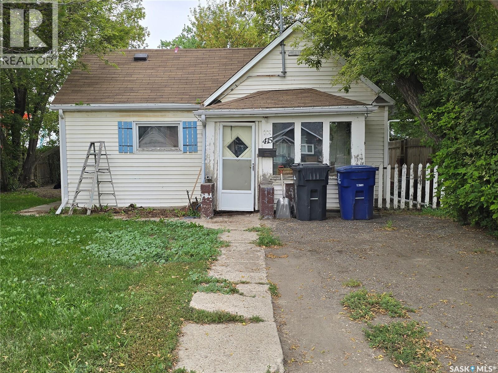 415 Government Rd, Weyburn, SK S4H 0P5