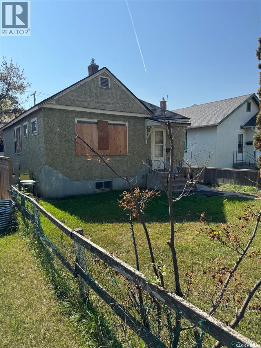 323 10 Street East, Prince Albert, SK S6V 0Z3