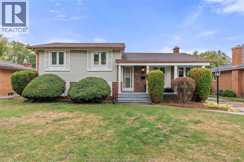 2915 St Patrick S, Windsor, ON N9E 3G8