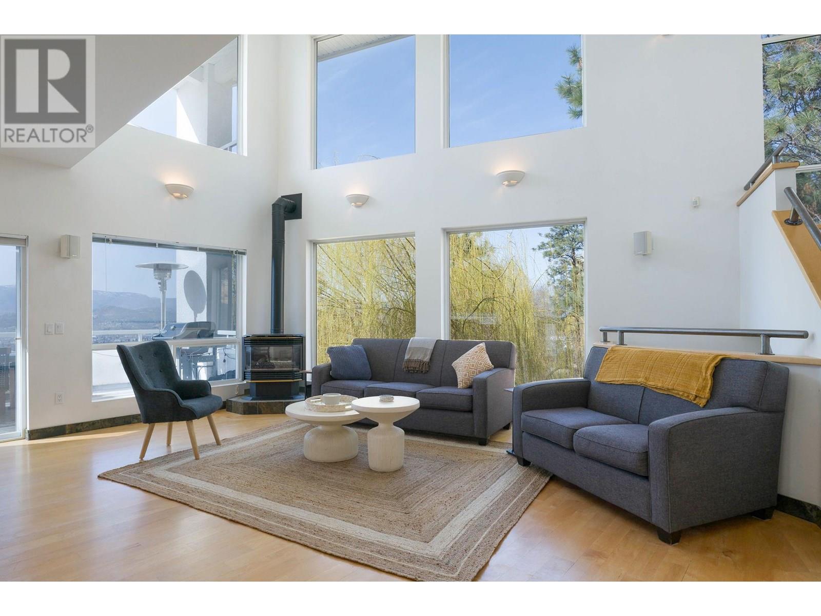 1022 James Hockey Pl, Kelowna, BC V1X 7L2