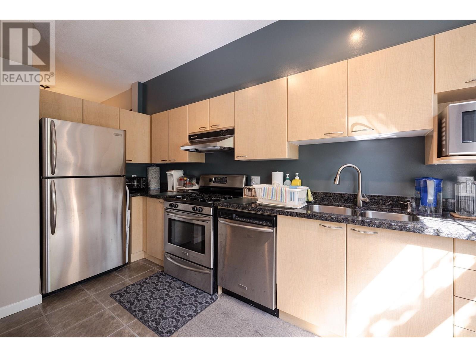 3711 Robson Court Unit 28, Richmond, BC V7C 5T8