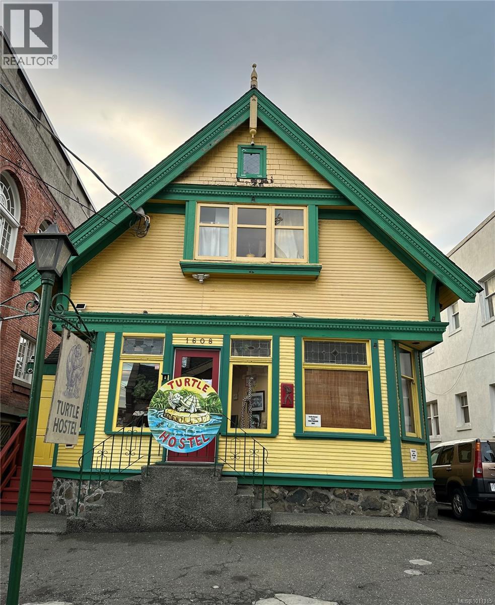 1608 Quadra St, Victoria, BC V8W 2L4