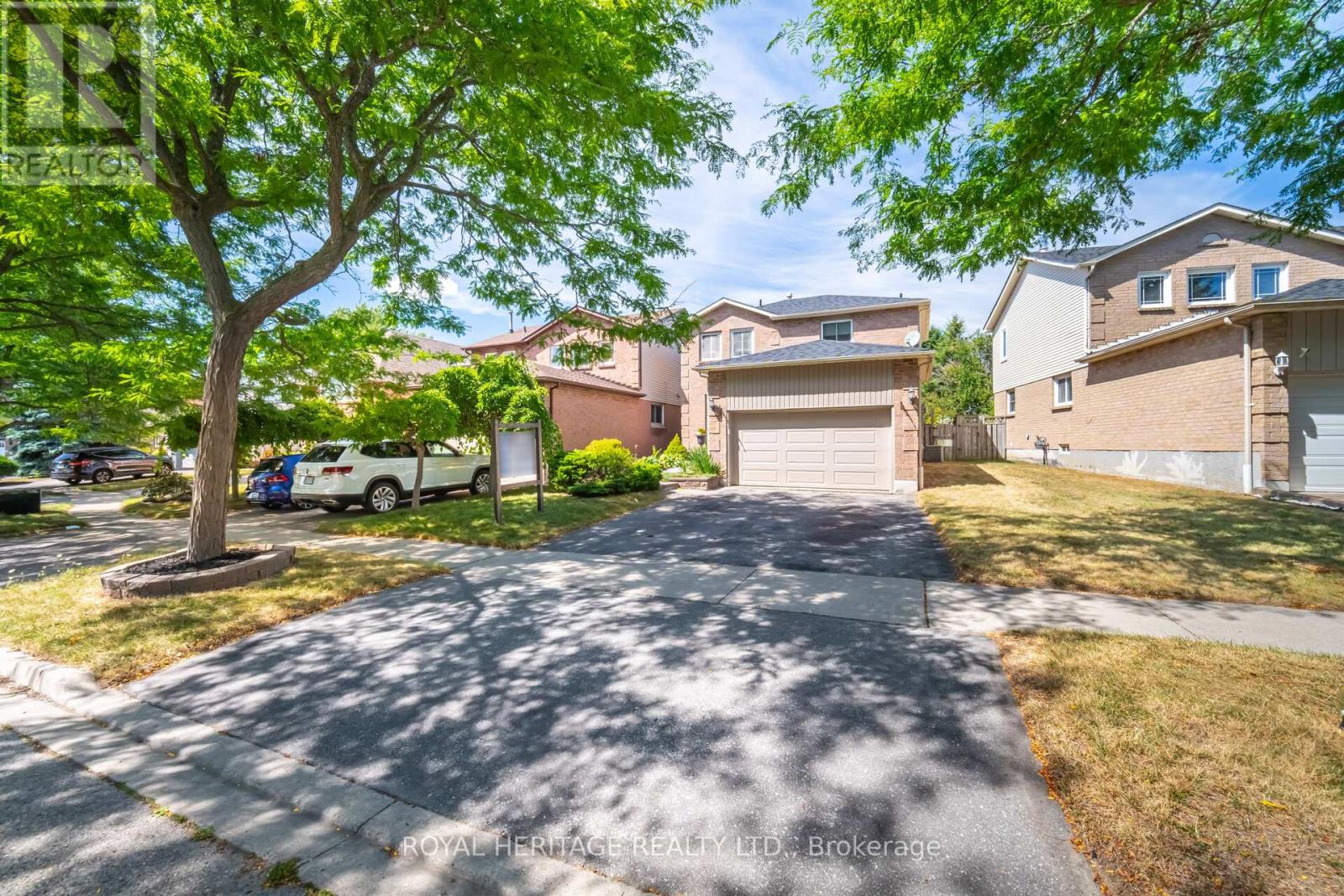 6 Field Cres, Ajax, ON L1Z 1A9