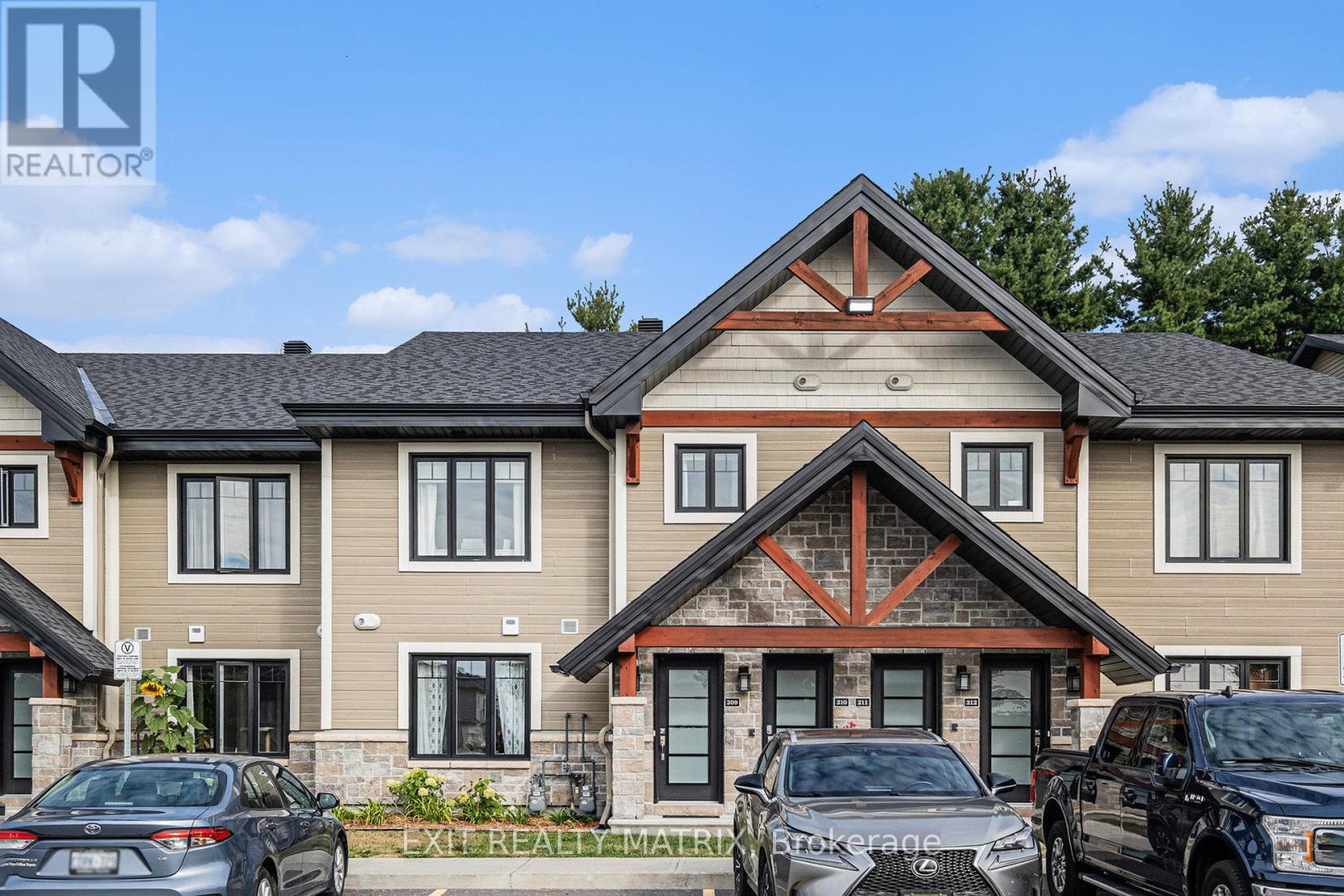 210 83 St Moritz Ter, Russell, ON K0A 1W0