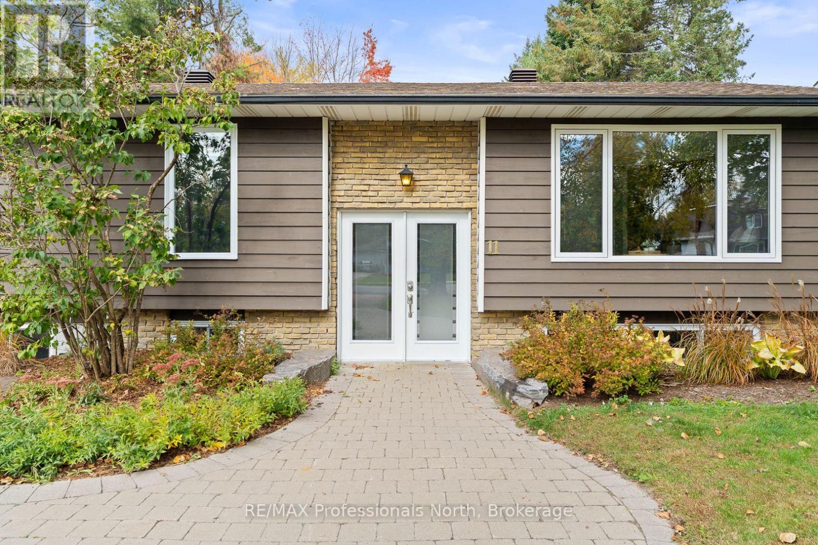 11 Andrea Dr, Bracebridge, ON P1L 1C5