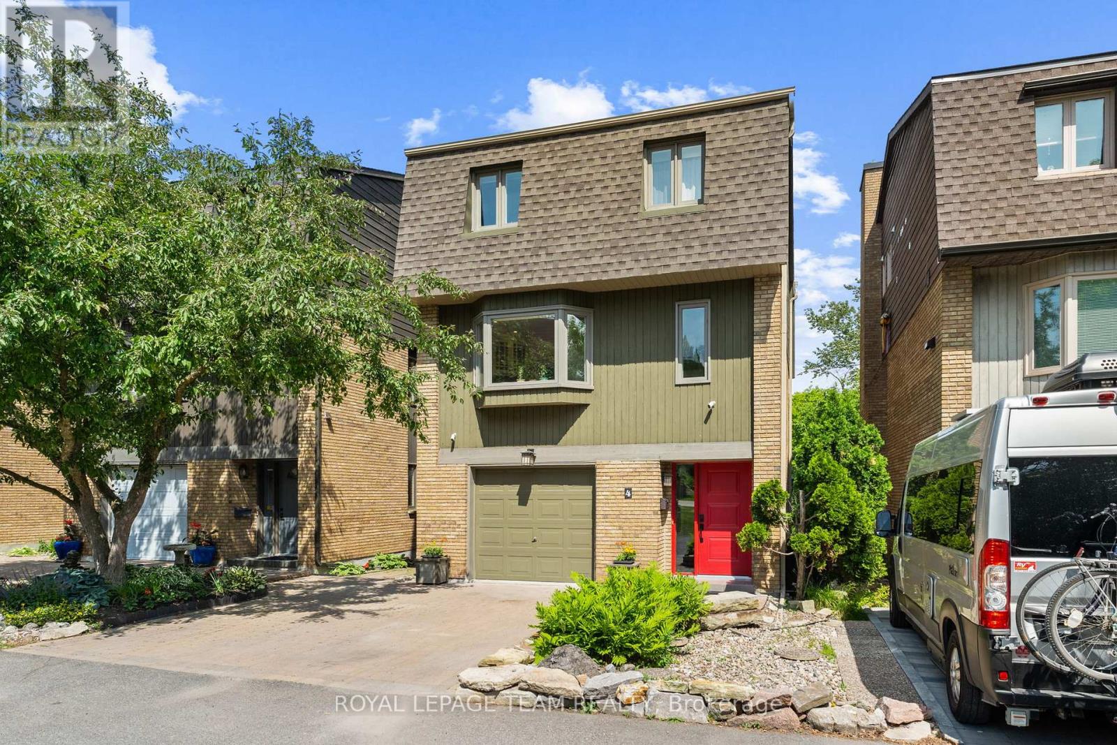 4 1011 Prince Of Wales Dr, Ottawa, ON K2C 3K1
